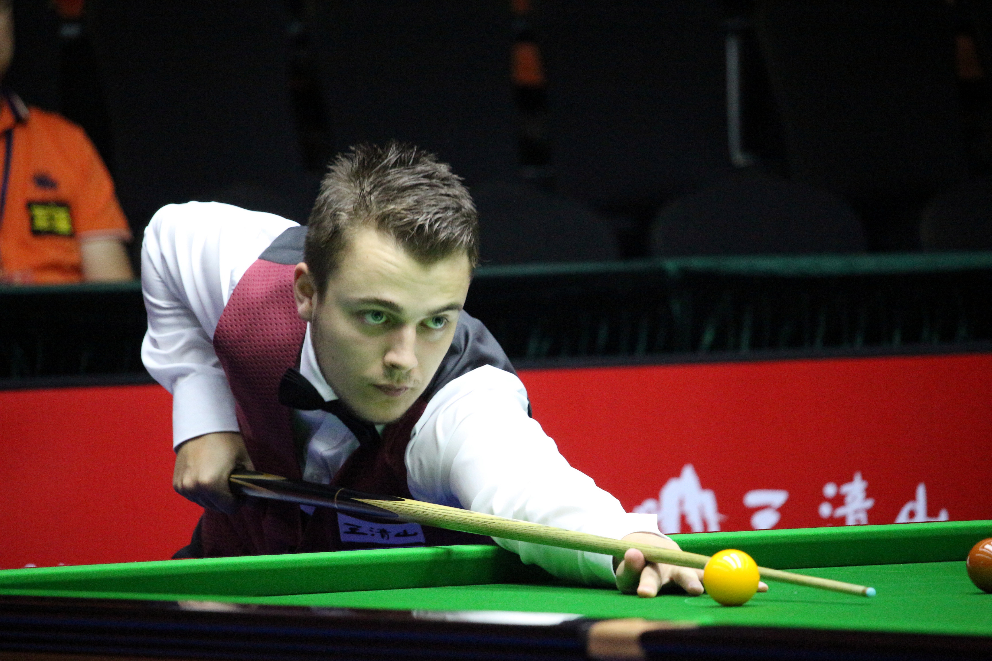 他的表现不 他的表现不