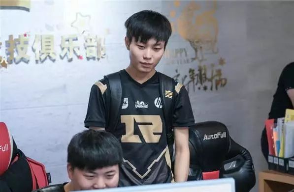 站上国际舞 站上国际舞